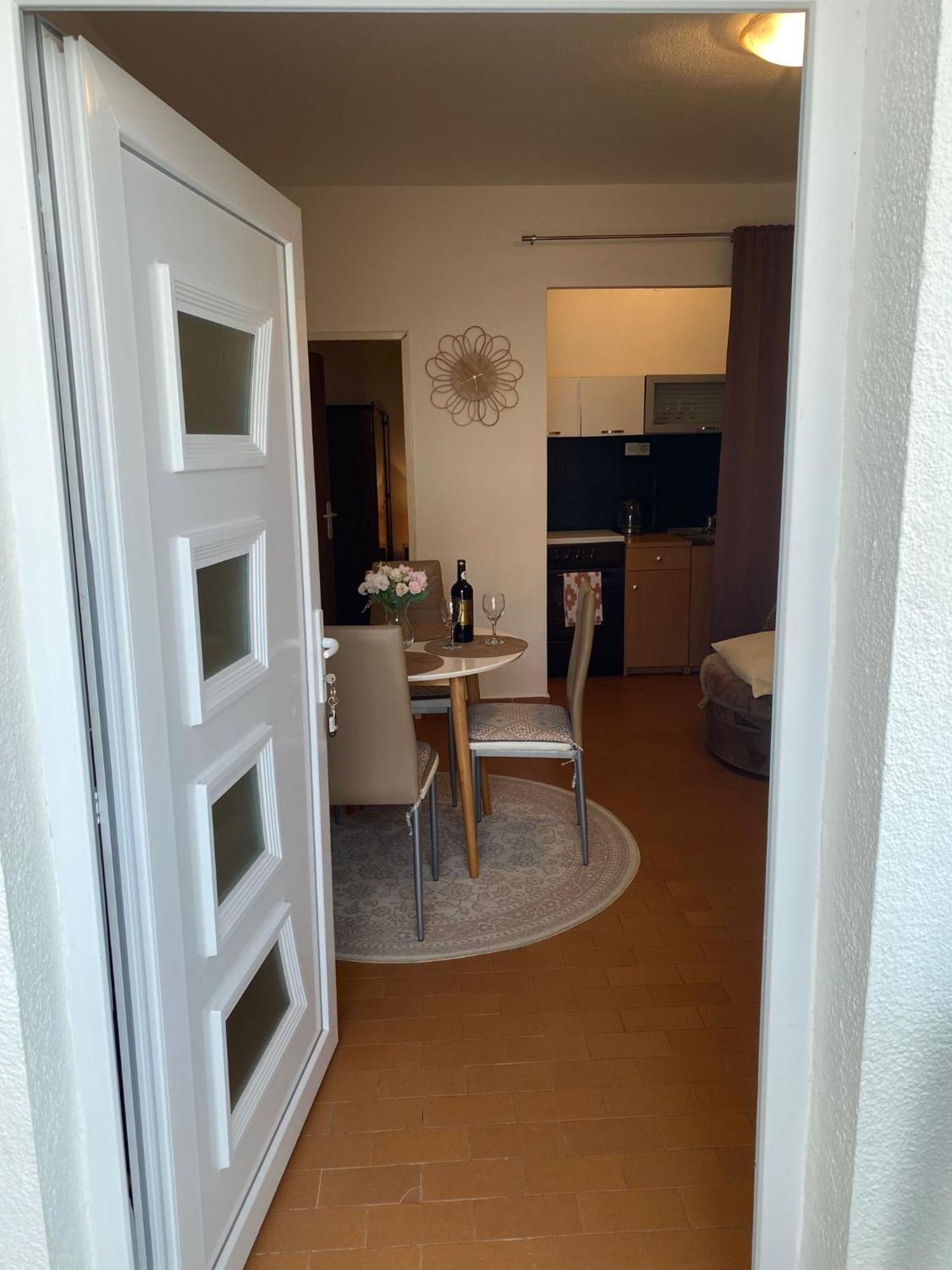 Apartmani Ines マリナ エクステリア 写真