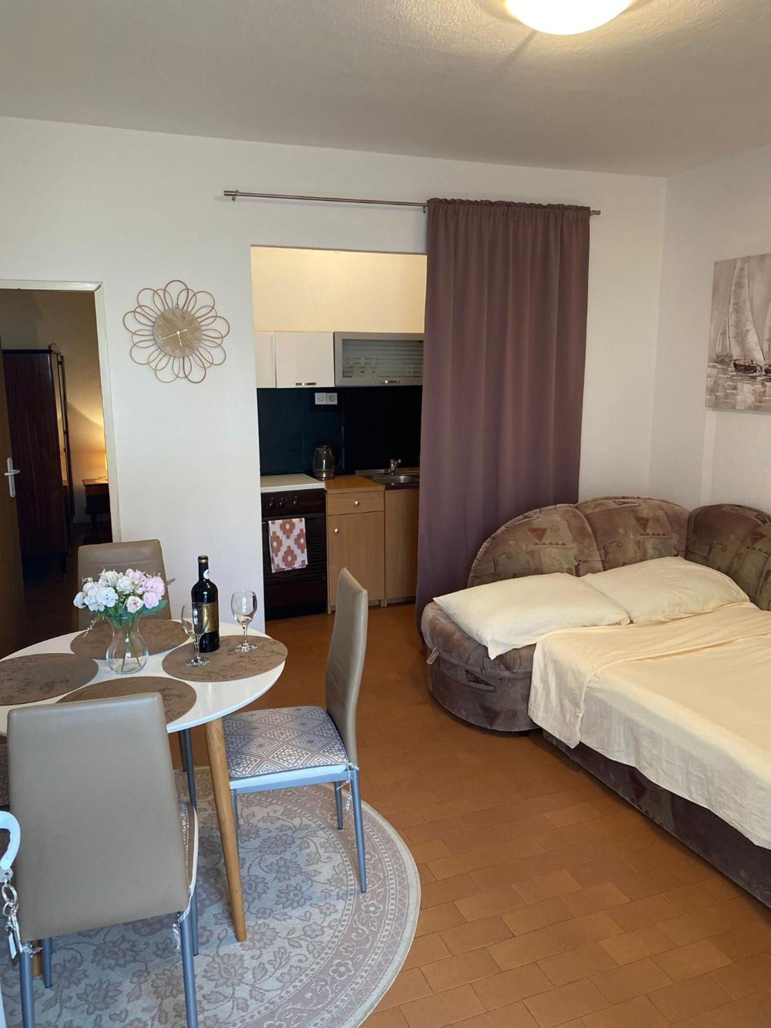 Apartmani Ines マリナ エクステリア 写真